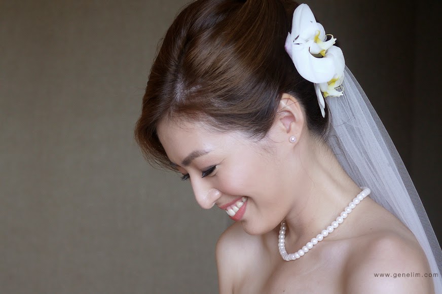 side view pearl necklace